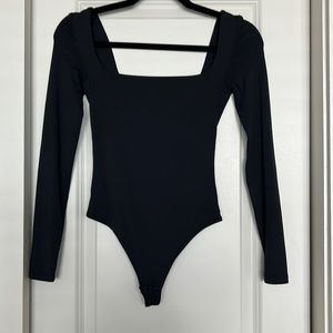 Aritzia Babaton Contour Squareneck Longsleeve Bodysuit (XS)